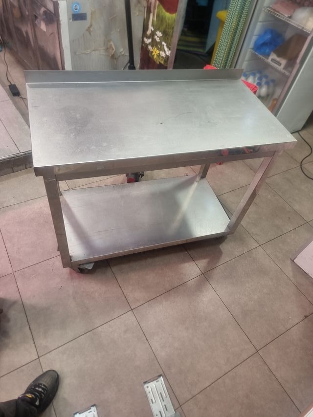 Mesa de acero inoxidable