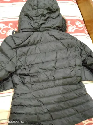 Cazadora acolchada mujer negra