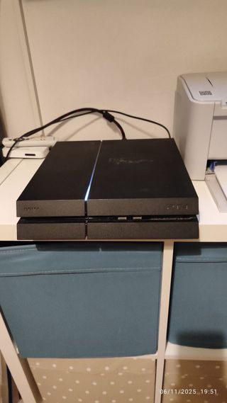 PS4 (PlayStation 4) Nera con Joypad