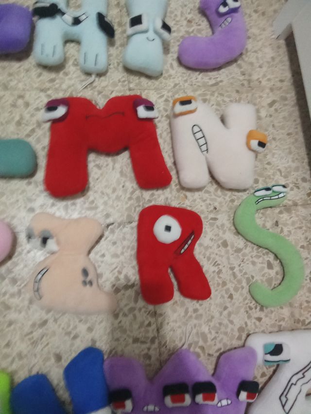 Peluche Letras y Números Variados