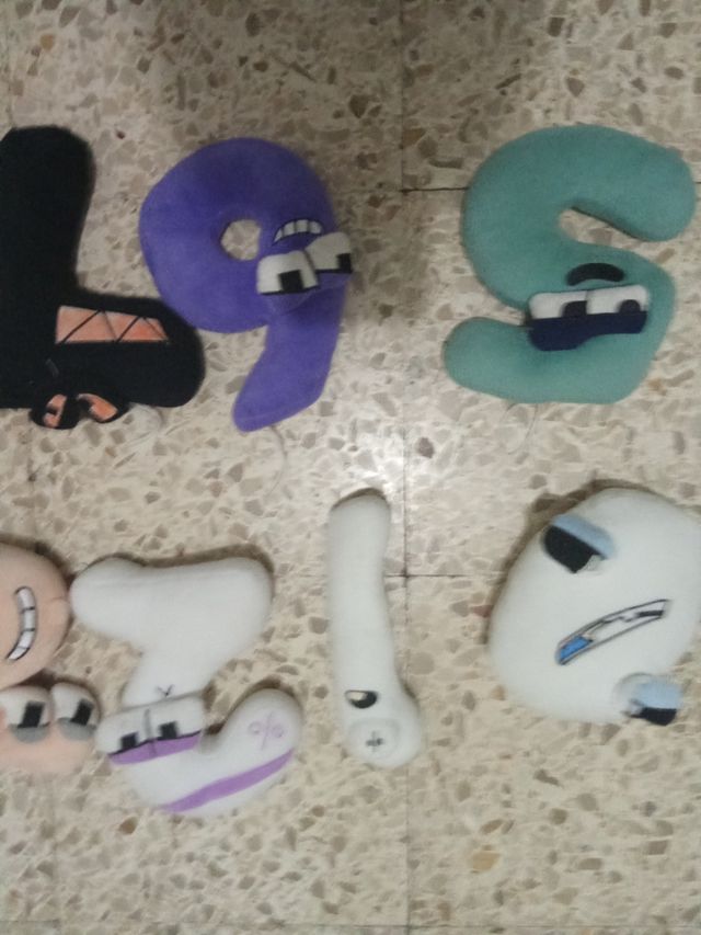 Peluche Letras y Números Variados