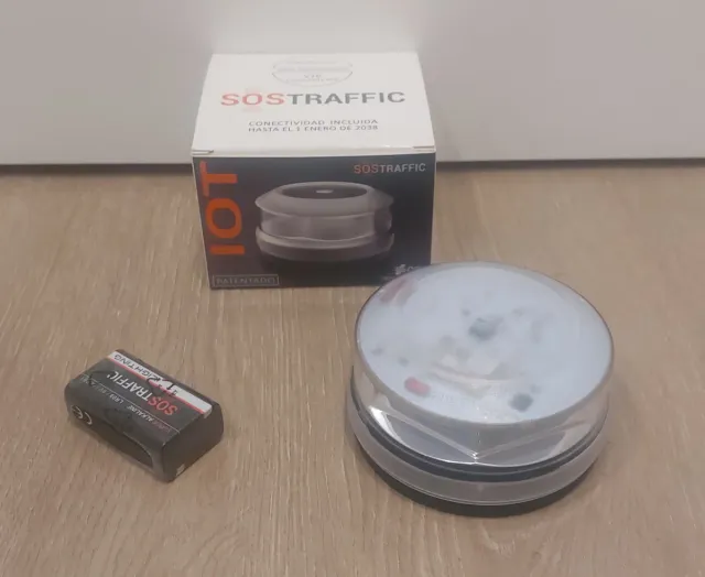 Luz emergencia V16 geolocalización homologada DGT