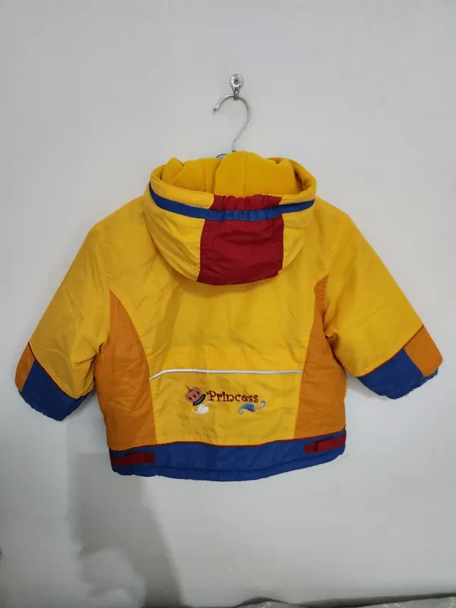 Chaqueta infantil amarilla y roja