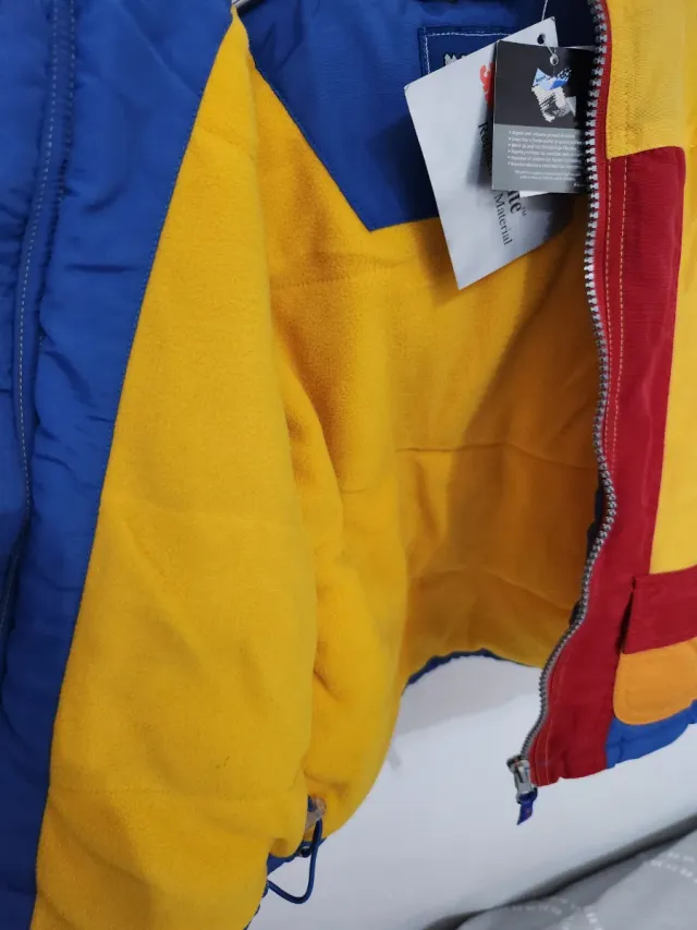 Chaqueta infantil amarilla y roja