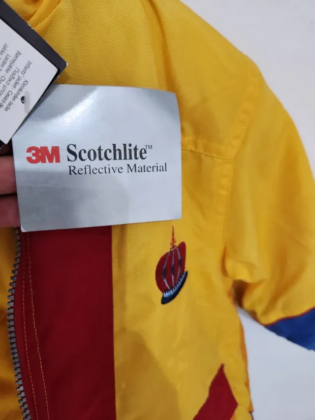 Chaqueta infantil amarilla y roja