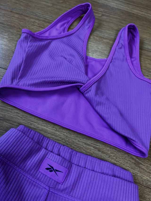 Conjunto deportivo Reebok morado