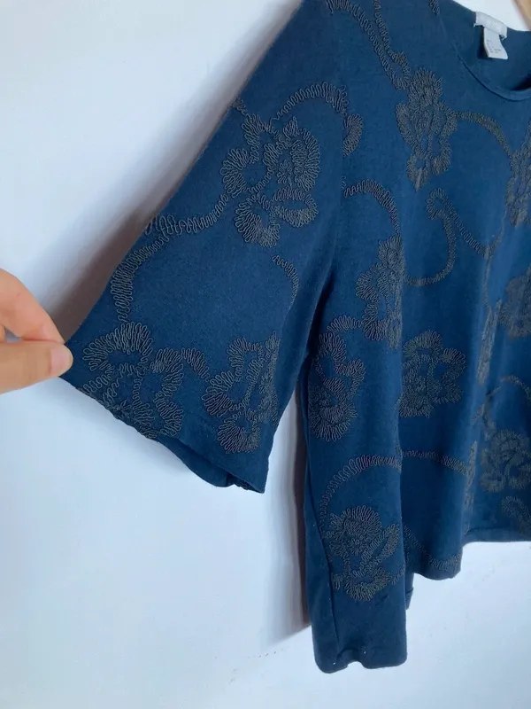 Camiseta H&M manga corta bordada H&M
