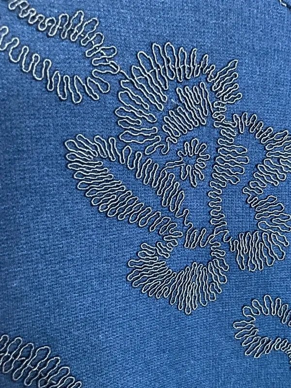 Camiseta H&M manga corta bordada H&M