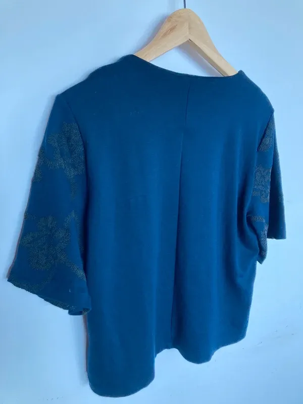 Camiseta H&M manga corta bordada H&M