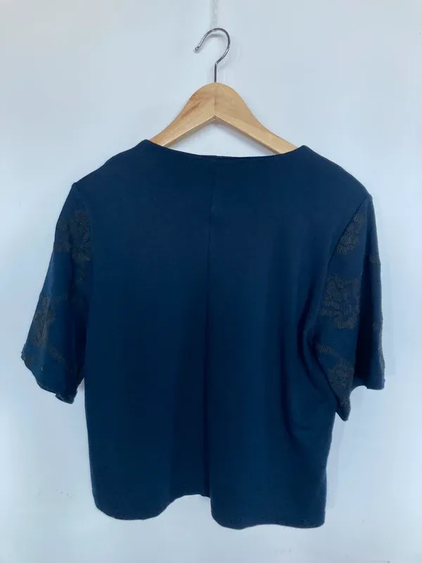 Camiseta H&M manga corta bordada H&M