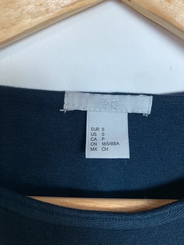 Camiseta H&M manga corta bordada H&M