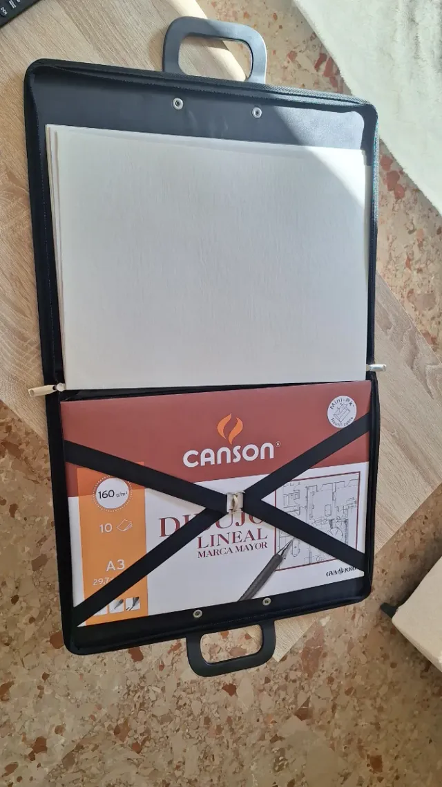 Maletín porta planos negro con asa
Tamaño A3