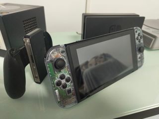 Nintendo Switch Transparente+Joy-Con Extra+Fundas