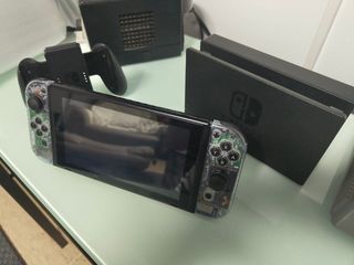 Nintendo Switch Transparente+Joy-Con Extra+Fundas