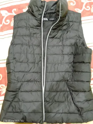 Chaleco acolchado ZARA negro mujer