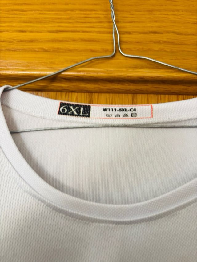 Camiseta Enduro 6XL Negra y Blanca no es original