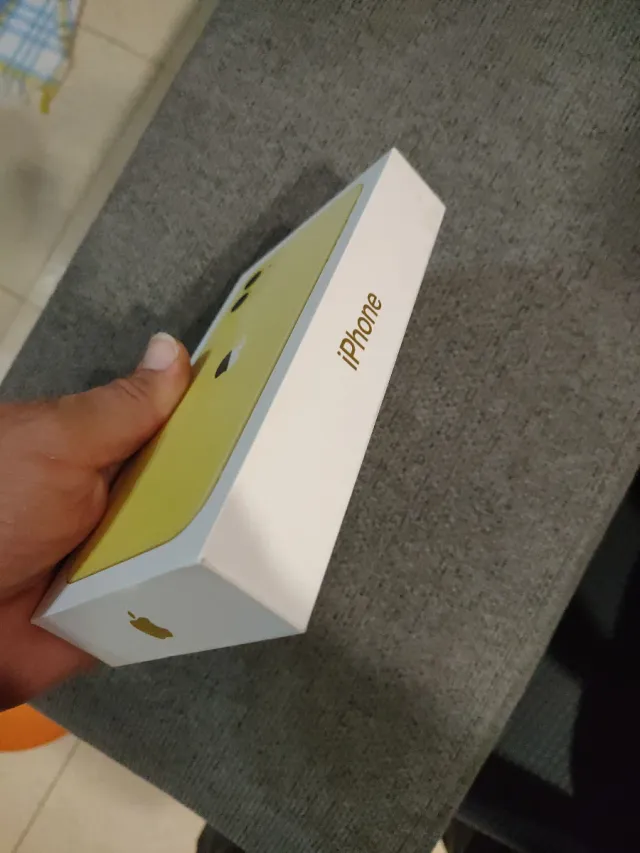 iPhone 11 128gb Giallo pastello