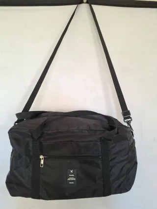 Borsone da viaggio nero. Misure rayanir accertate