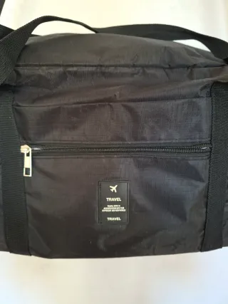 Borsone da viaggio nero. Misure rayanir accertate