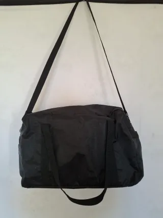 Borsone da viaggio nero. Misure rayanir accertate