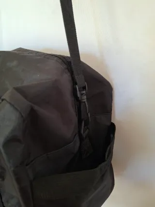 Borsone da viaggio nero. Misure rayanir accertate