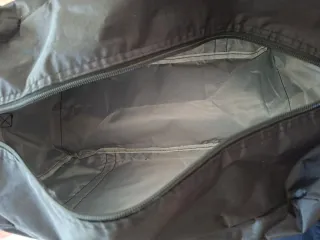 Borsone da viaggio nero. Misure rayanir accertate