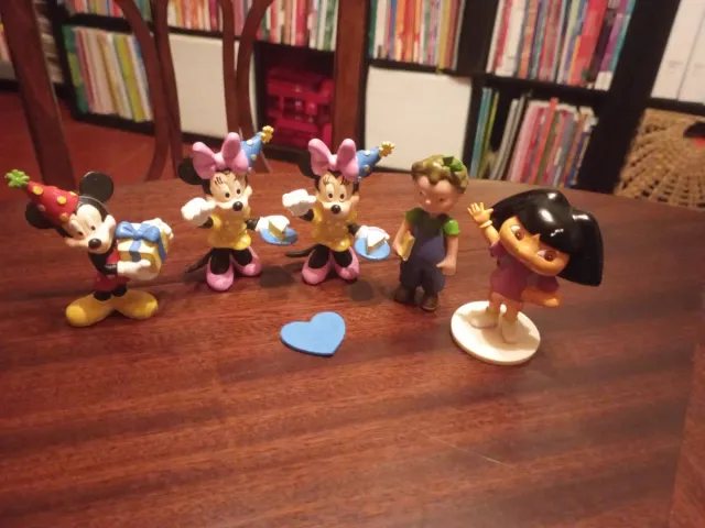 Lote de  Figuras Mickey, Minnie y Dora la Explorad