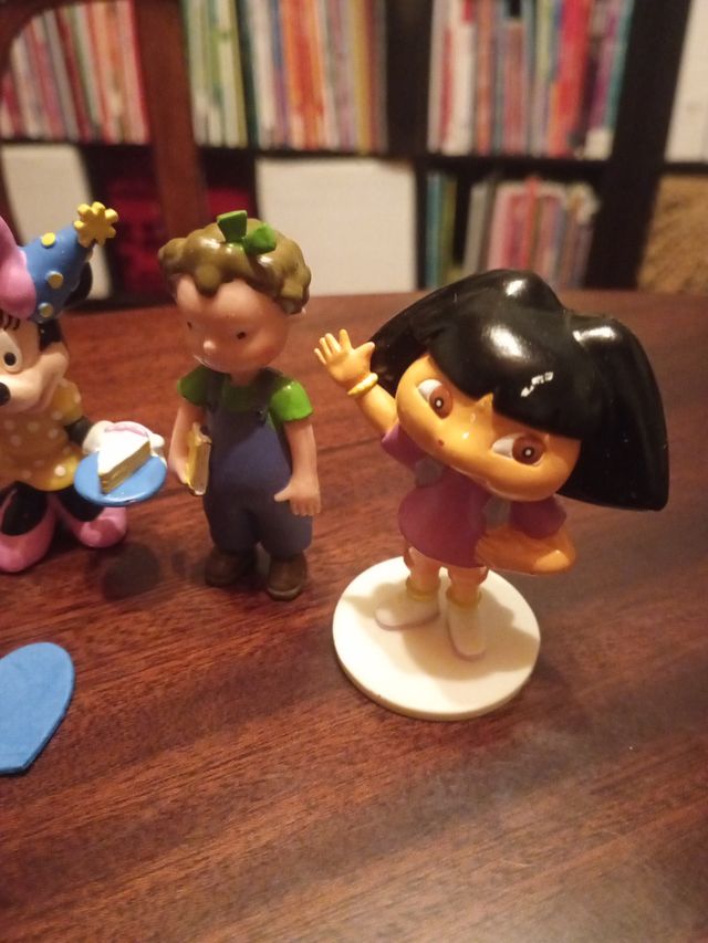 Lote de  Figuras Mickey, Minnie y Dora la Explorad