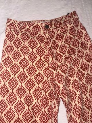 Pantalón estampado geométrico