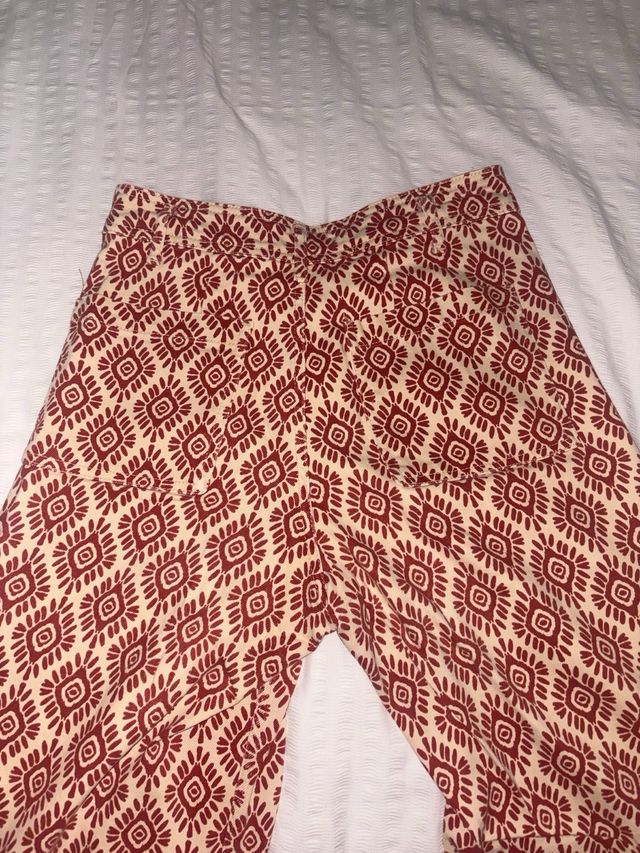 Pantalón estampado geométrico