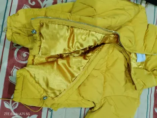 Cazadora acolchada amarilla mujer