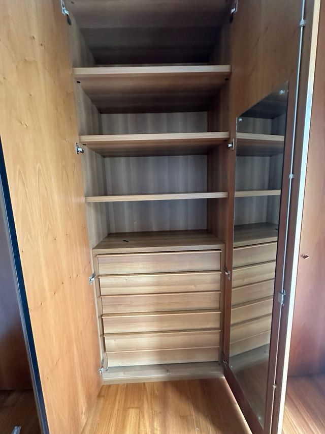 Armadio in legno massello