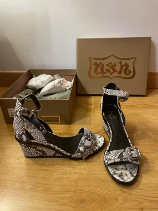 Cuñas ASH piel serpiente tacones sandalias
