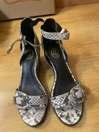 Cuñas ASH piel serpiente tacones sandalias