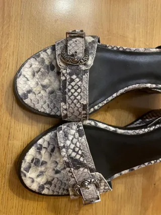 Cuñas ASH piel serpiente tacones sandalias