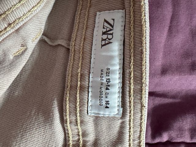 Vaqueros niña en color rosa palo. 