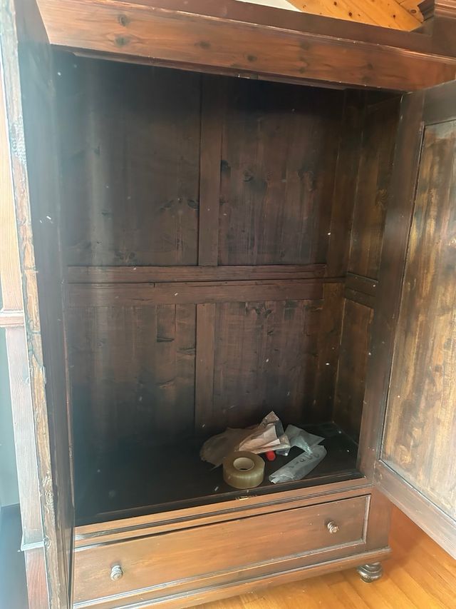 Armadio antico in legno