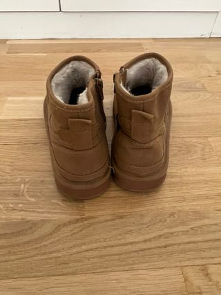 Botas de pelo niña marrones