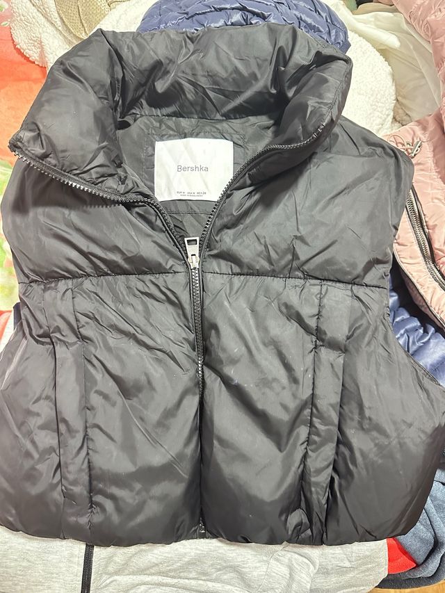 Chaleco acolchado Bershka negro