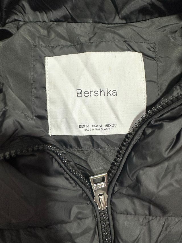 Chaleco acolchado Bershka negro