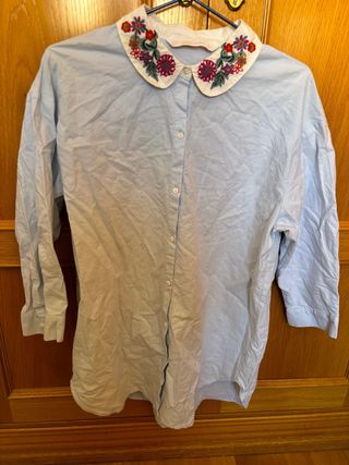 Camisa Zara cuello bordado floral