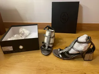 Sandalias ASH tacón adornos plateados rebel gun