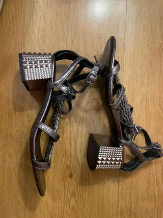 Sandalias ASH tacón adornos plateados rebel gun