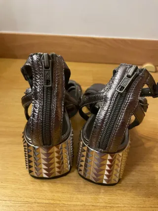 Sandalias ASH tacón adornos plateados rebel gun