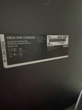 Xbox One 500 GB con Mando y Juego