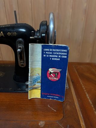 Máquina de Coser Antigua Sigma