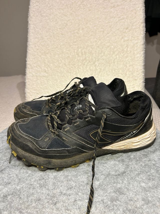 Zapatillas Trail Running EVADICT Negras y Amarilla