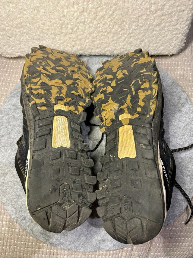 Zapatillas Trail Running EVADICT Negras y Amarilla