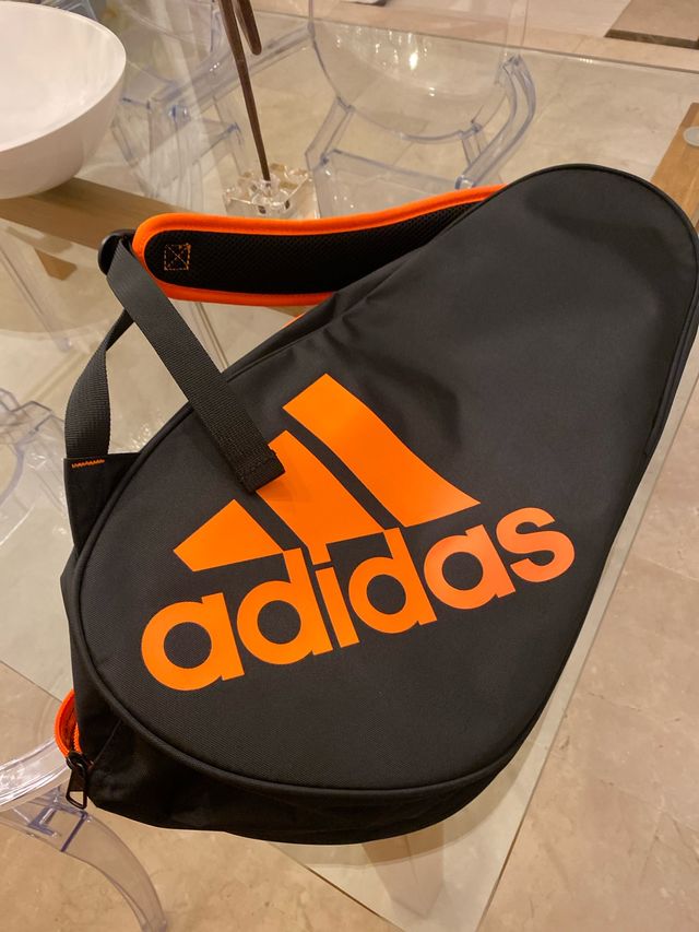 Bolsa de pádel Adidas negra y naranja