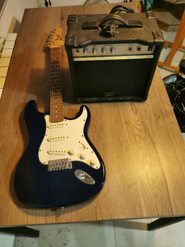 Guitarra Eléctrica Azul + Amplificador